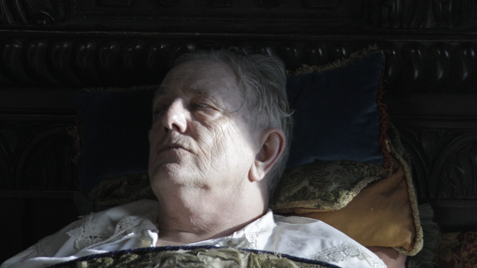 Phoenix Television Royal Autopsy